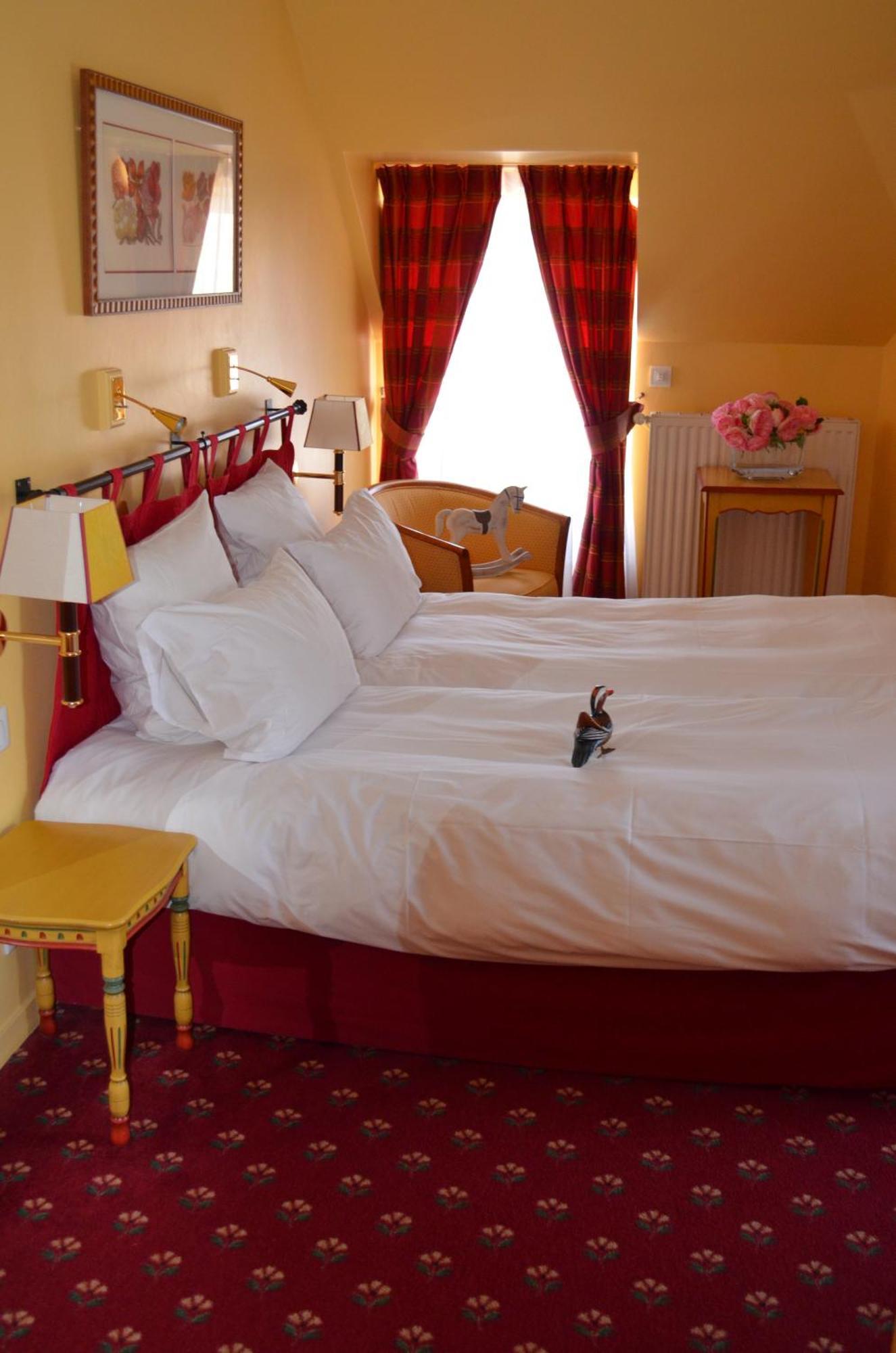 Logis Hotel Auberge Du Cheval Blanc Yvoy-le-Marron Екстериор снимка