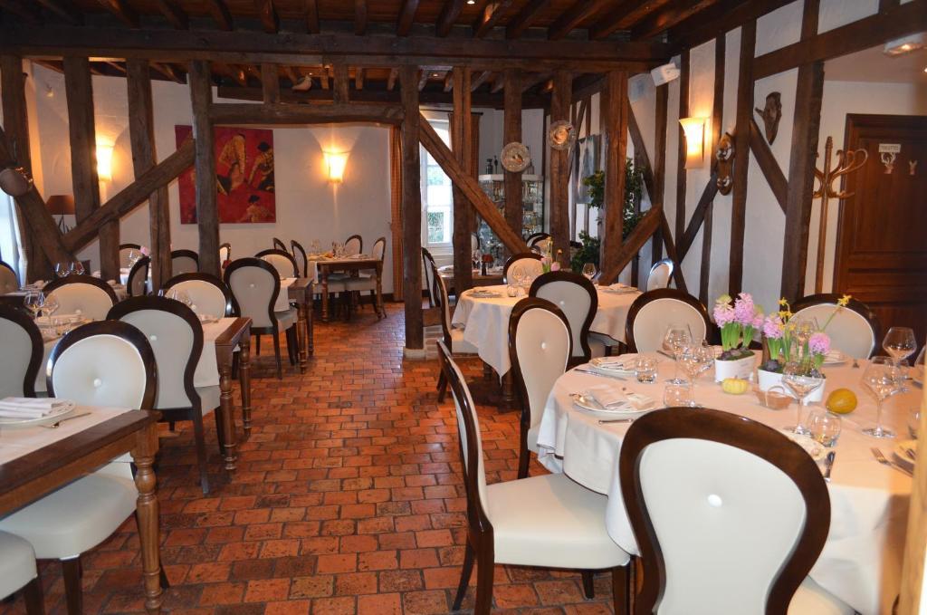 Logis Hotel Auberge Du Cheval Blanc Yvoy-le-Marron Екстериор снимка