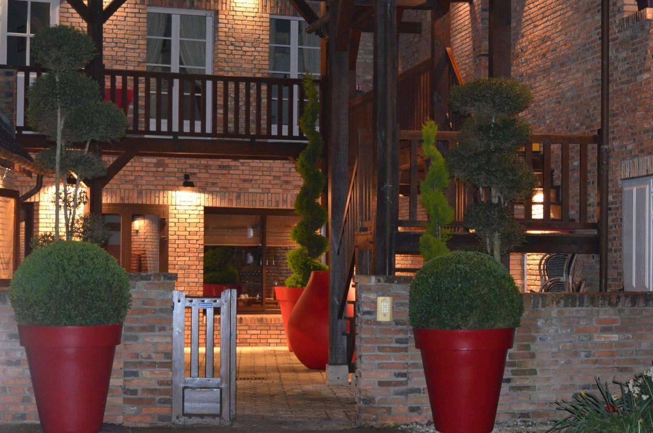 Logis Hotel Auberge Du Cheval Blanc Yvoy-le-Marron Екстериор снимка