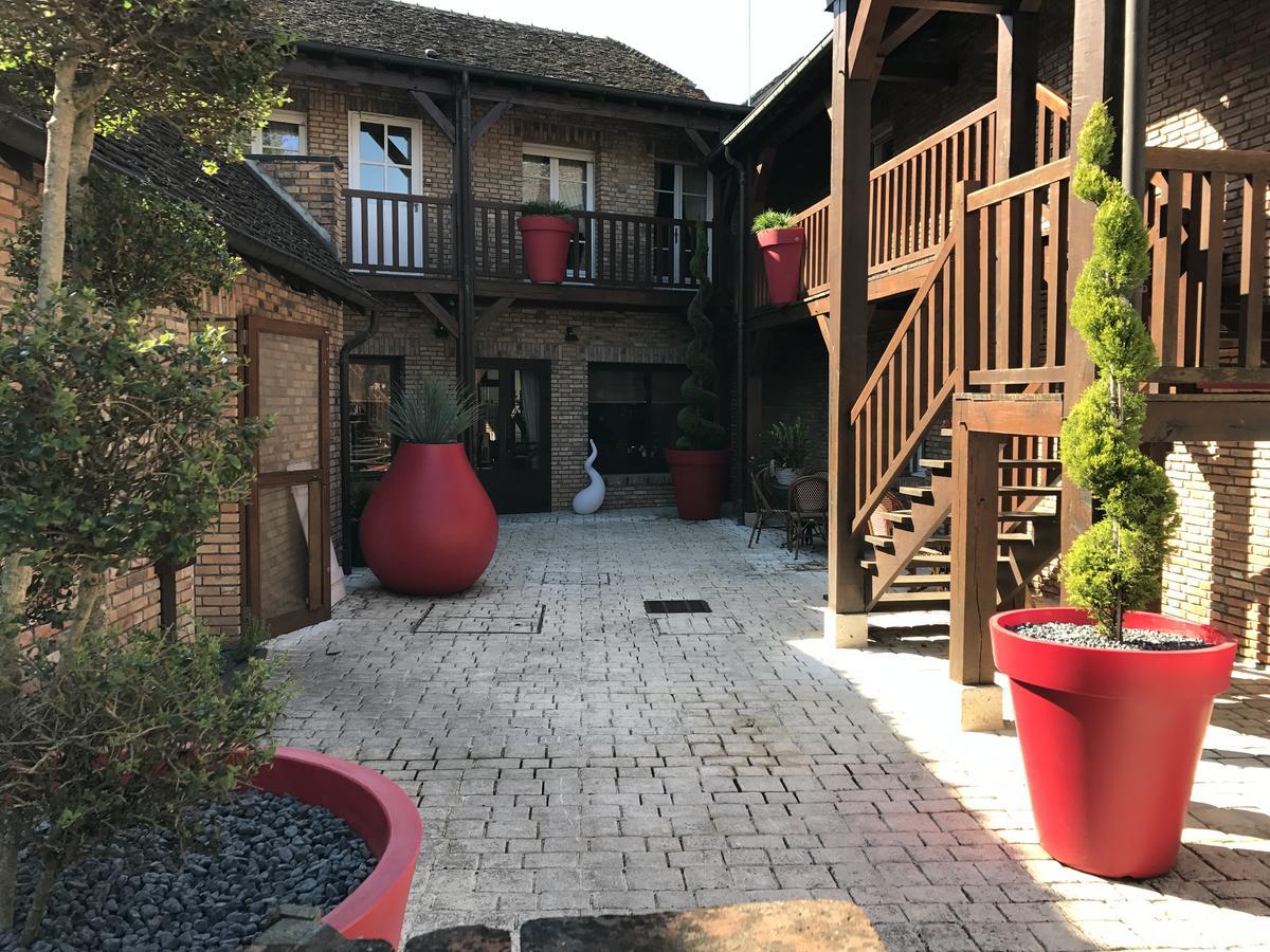 Logis Hotel Auberge Du Cheval Blanc Yvoy-le-Marron Екстериор снимка
