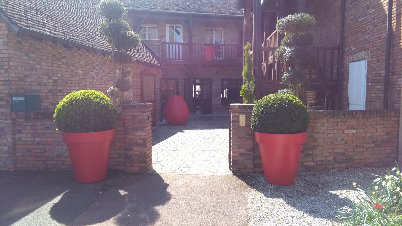Logis Hotel Auberge Du Cheval Blanc Yvoy-le-Marron Екстериор снимка